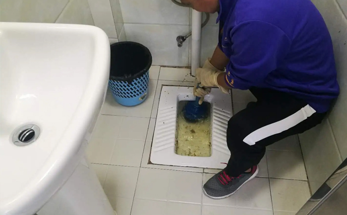蒋湖农场疏通蹲坑