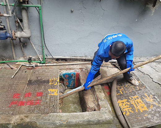 蒋湖农场清掏化粪池