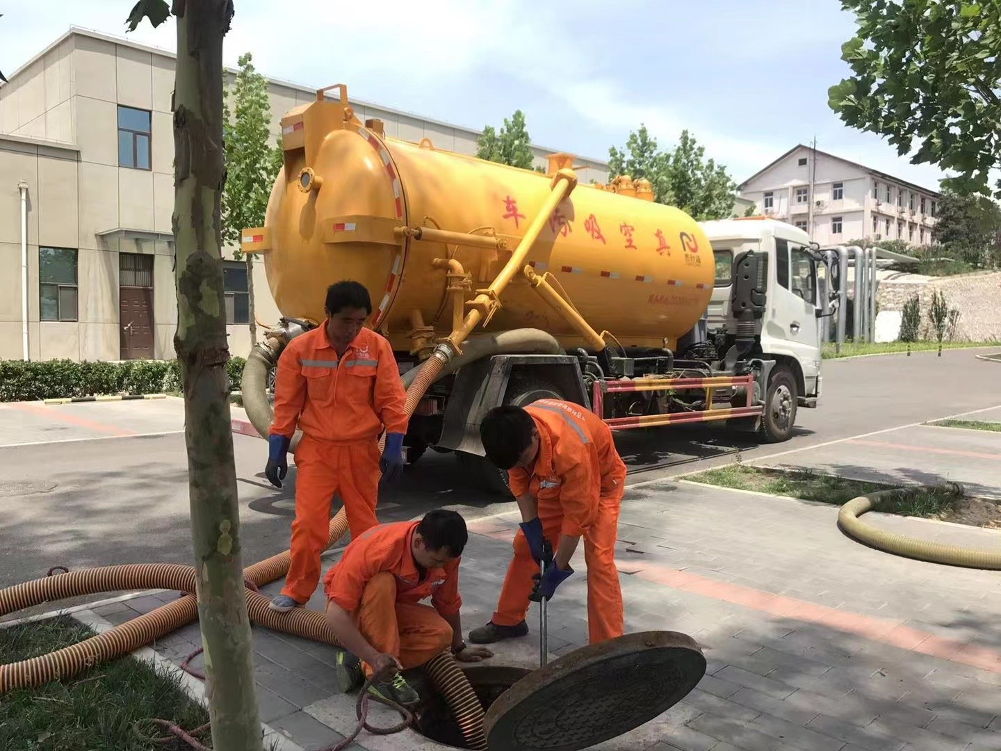 蒋湖农场化粪池清理与5-8吨吸粪车施工效率分析